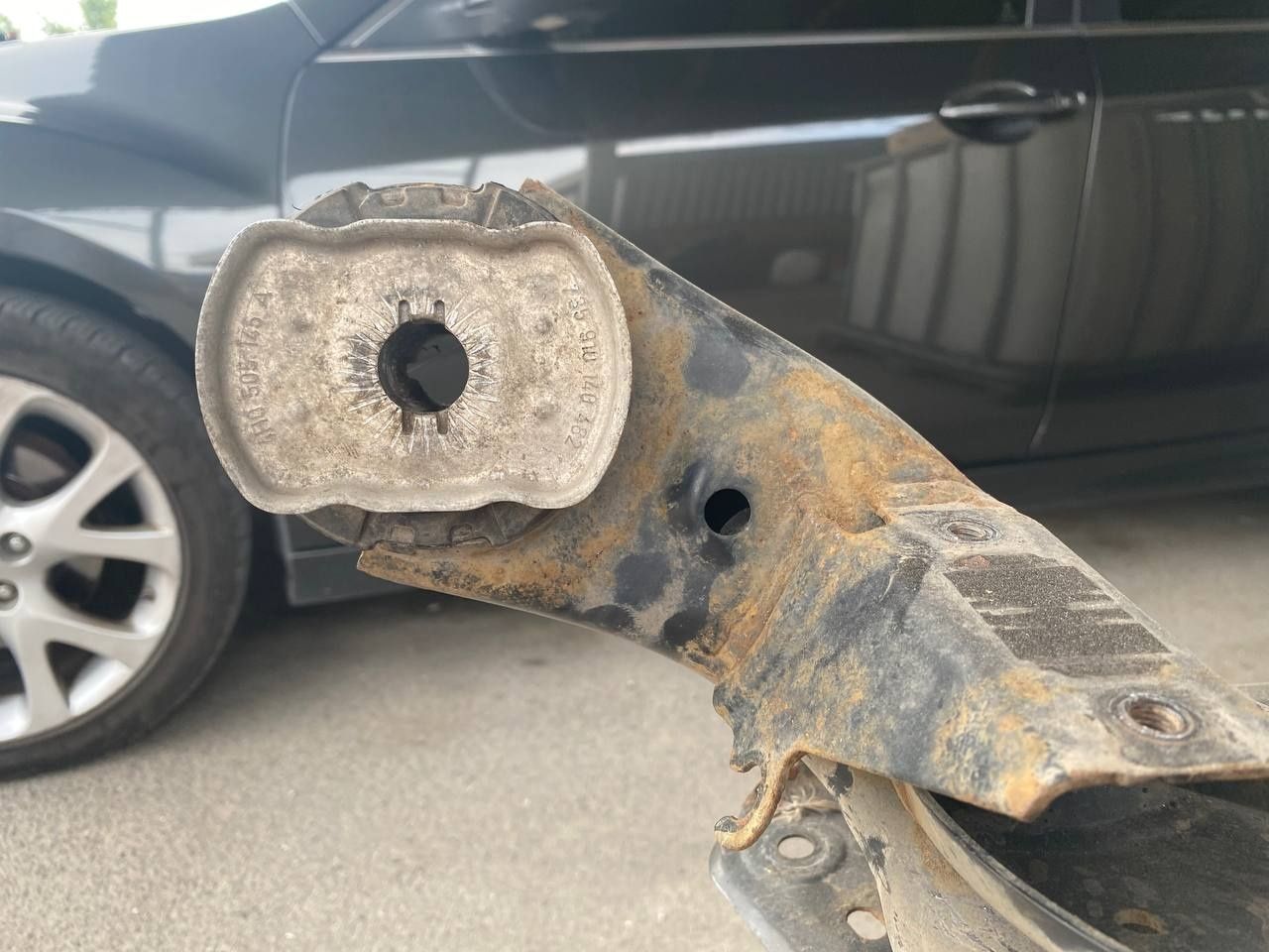 Задний подрамник балка на Audi A8, A6 4H0505248