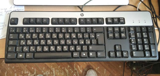 Клавиатура для компьютера в хорошем рабочем состоянии