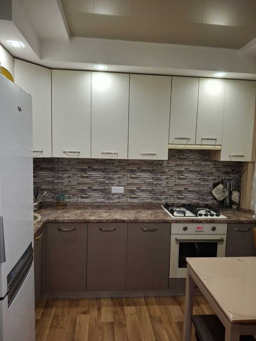 N S3 Продам 3 к из кв. ул. Амосова. 6/9. Капремонт. Цена 45000 у.е.