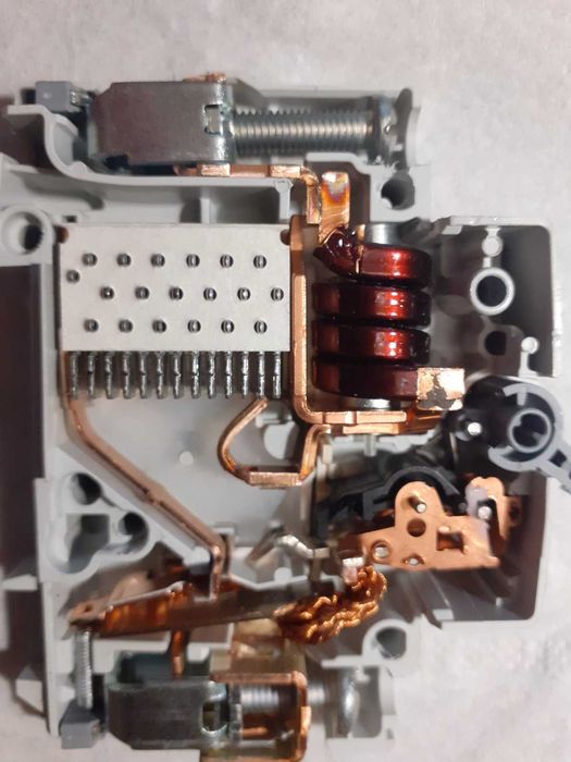 Перепаковка, переделка автоматических выключателей.