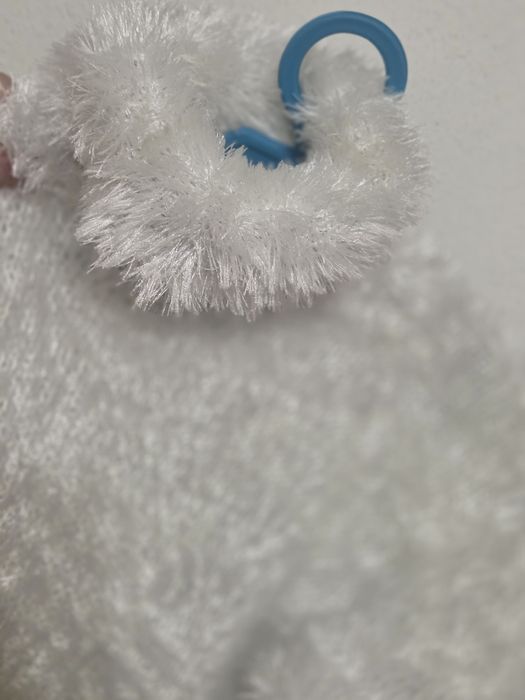 Włochaty sweterek golf s