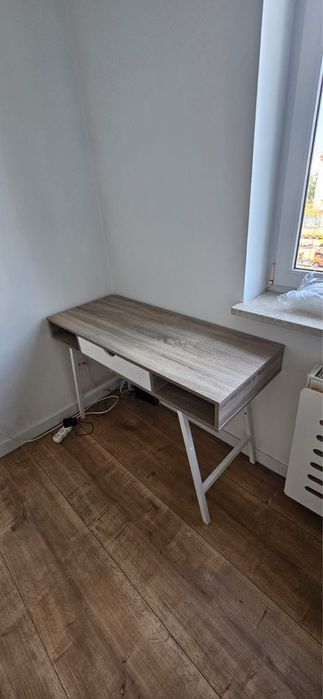 Biurko/toaletka z półkami i szufladą