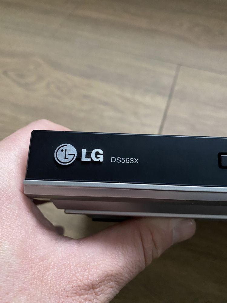 Dvd плеєр. LG DS563X