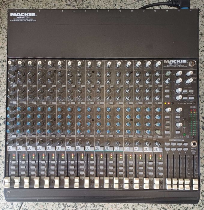 Mackie 1604 VLZPRO Made USA c/problema