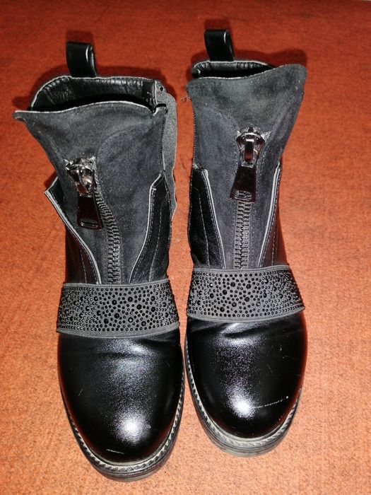 Продам осінні сапожкі