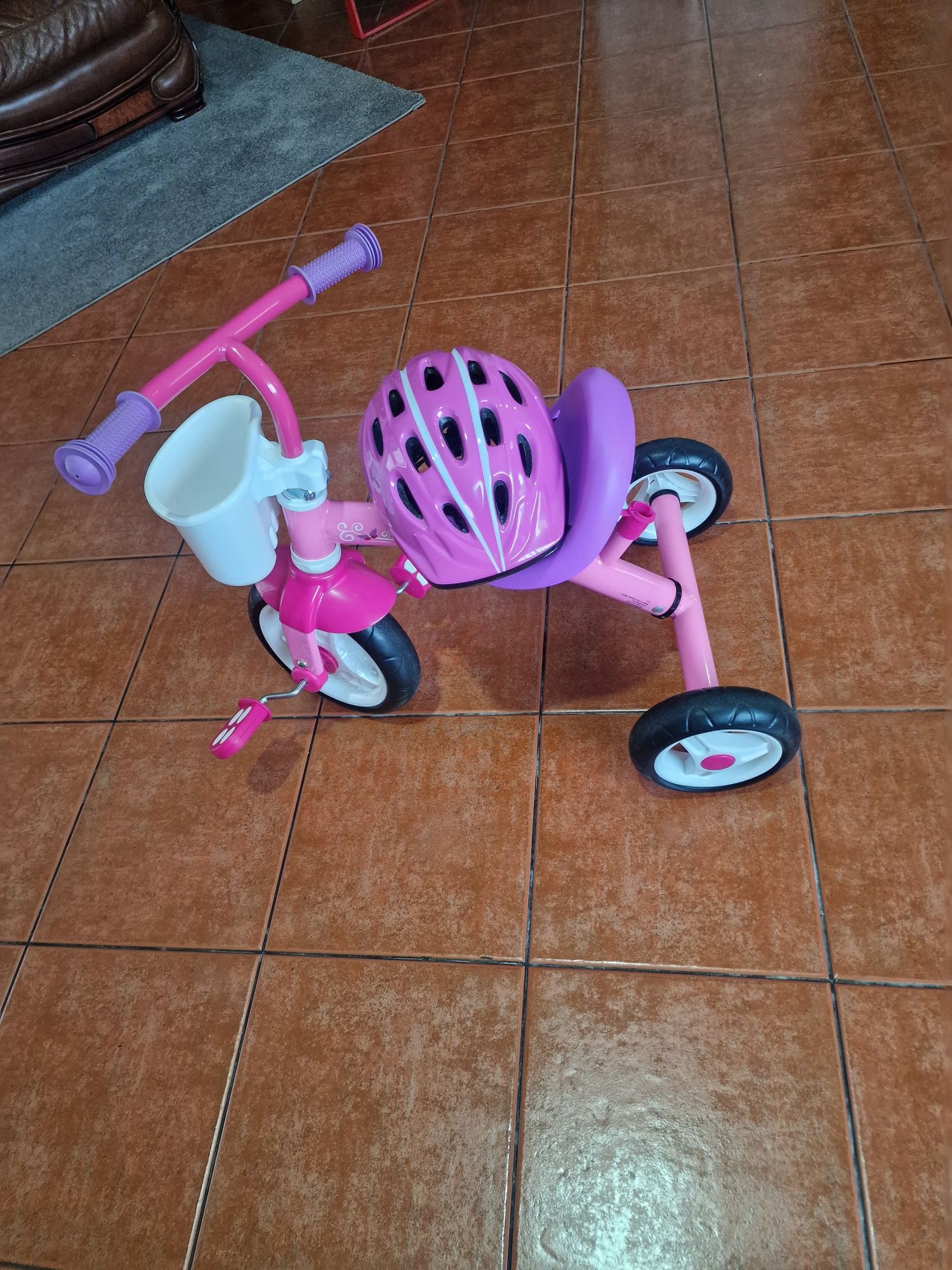 Triciclo Chicco c/capacete de proteção em bom estado