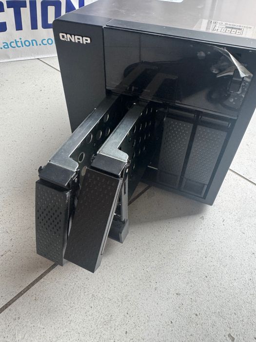 QNAP TS‑421 — 4‑дисковий NAS-бокс, особисте хмарне сховище