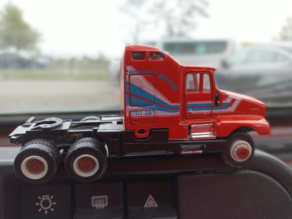 Model amerykańskiego Ciągnika siodłowego Kenworth T600