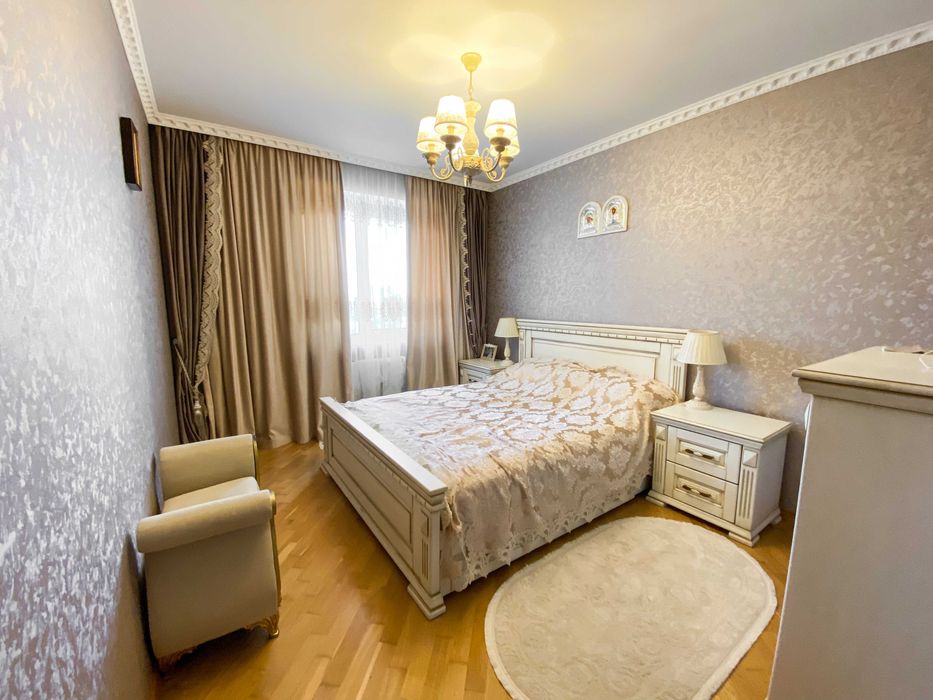 Продається стильна трикімнатна квартира