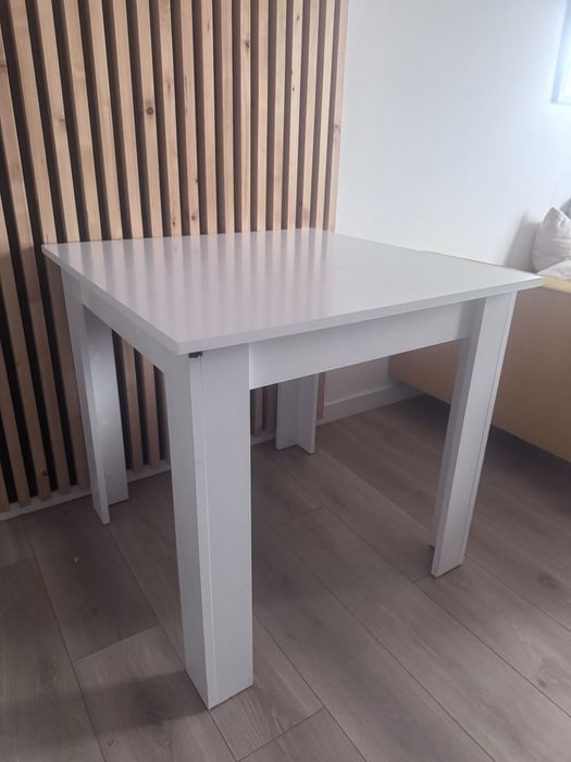 Biały stół do jadlani, salonu basic