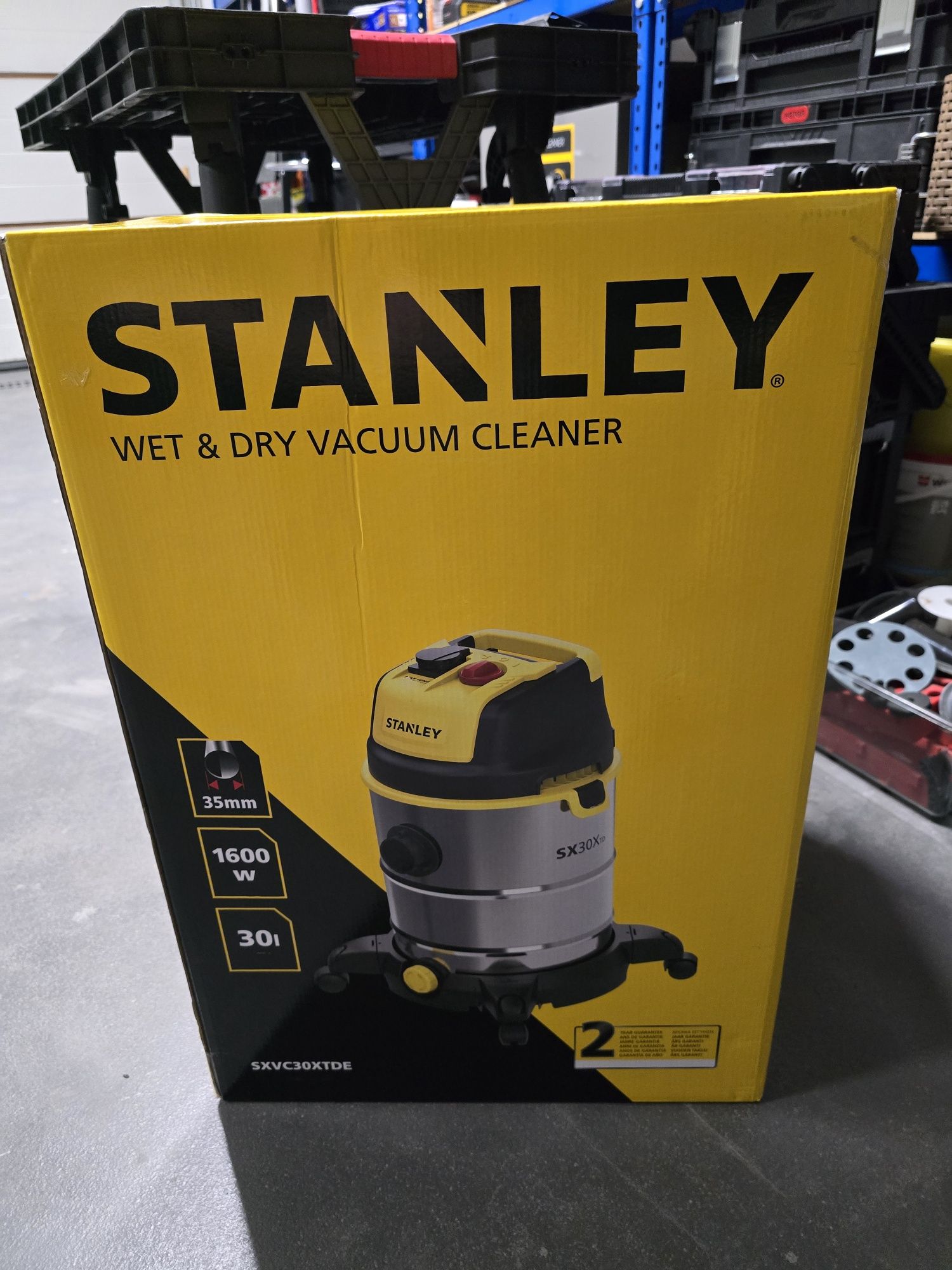 Odkurzacz Stanley 30l  1600W SXVC30XTDE