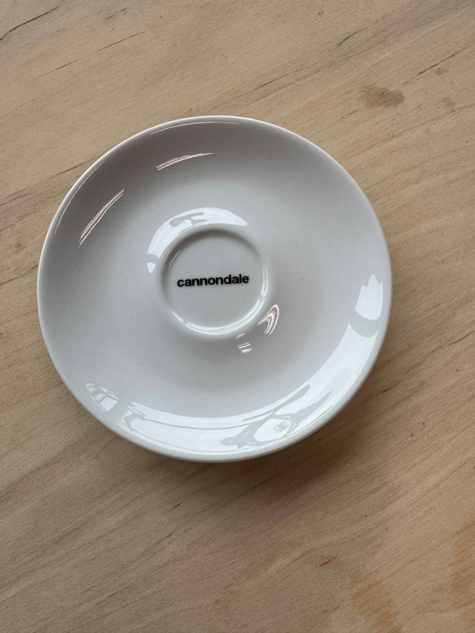 6 Filiżanek Cannondale ze spodkami do kawy espresso