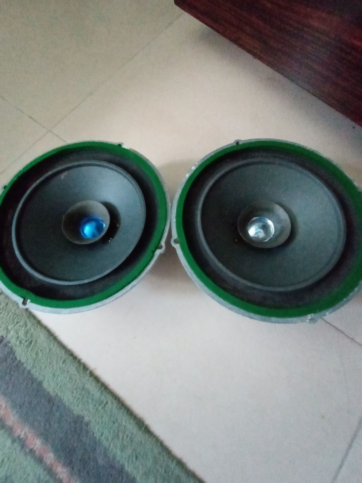 2 bocas de som marca Whartzdale