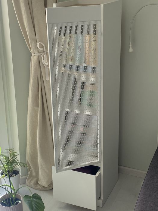 Meble Vox białe azurowe drzwiczki na gorze wykonczenie drewno kolordąb