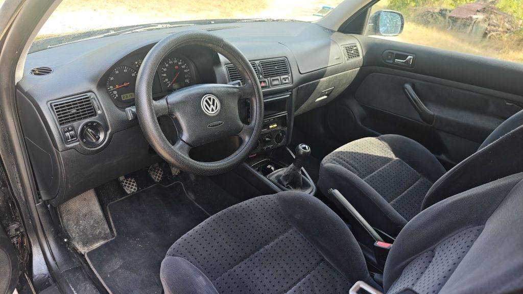 V.W. Golf 1.4  de 1998 com 75CV