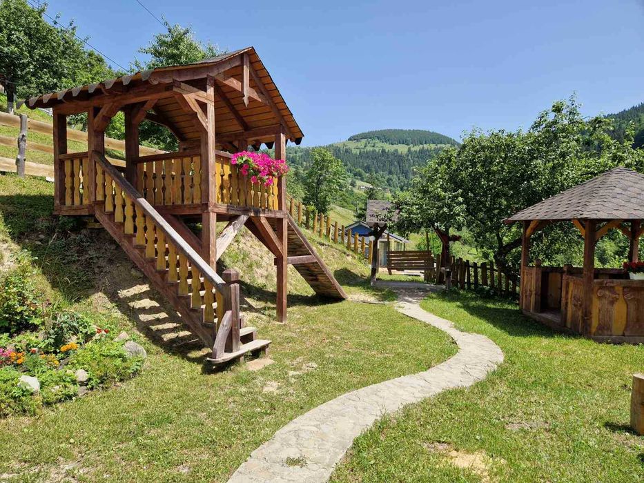 Відпочинок в Карпатах. Садиба Ековид та інстабудиночок Ekovyd Haus