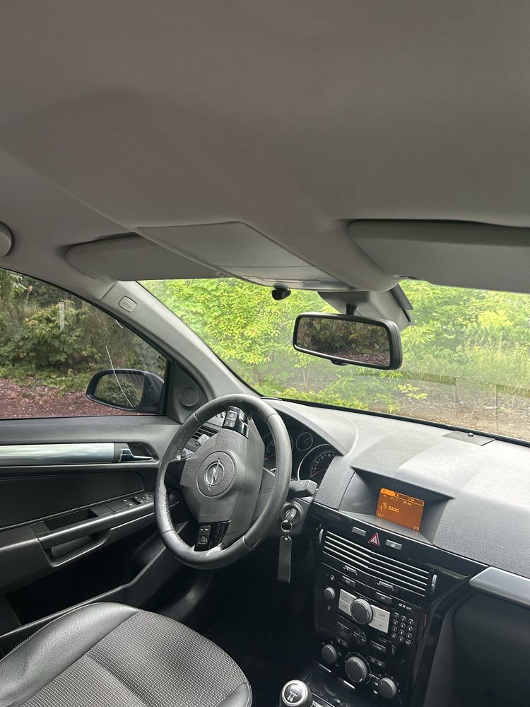 Opel Astra H в гарному стані
