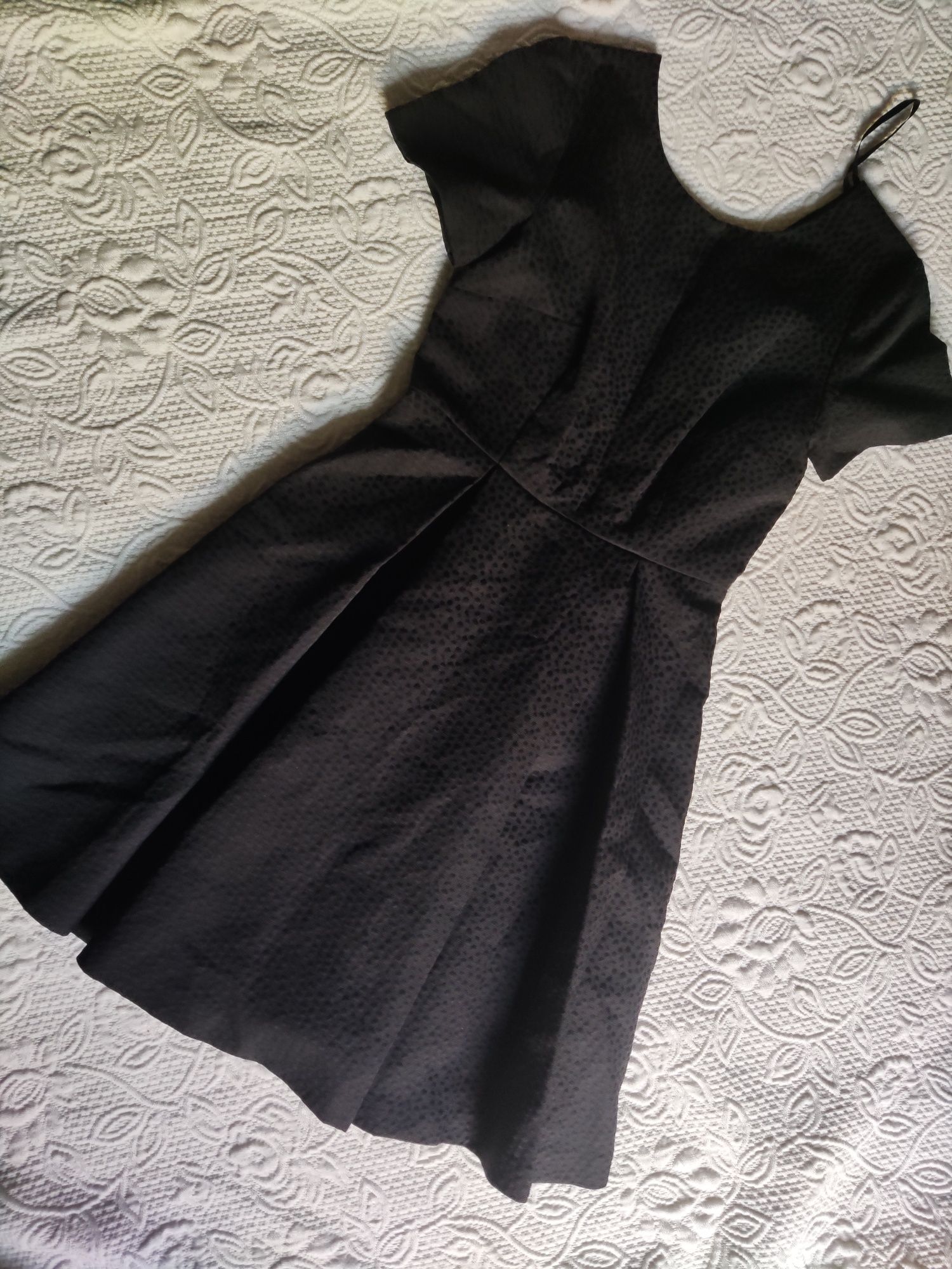 Guestlist Papaya 8 sukienka czarna rozkloszowana elegancka