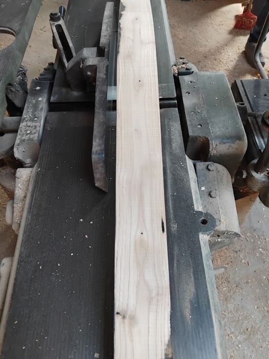 Fundos e aduelas de tonéis de madeira de castanho