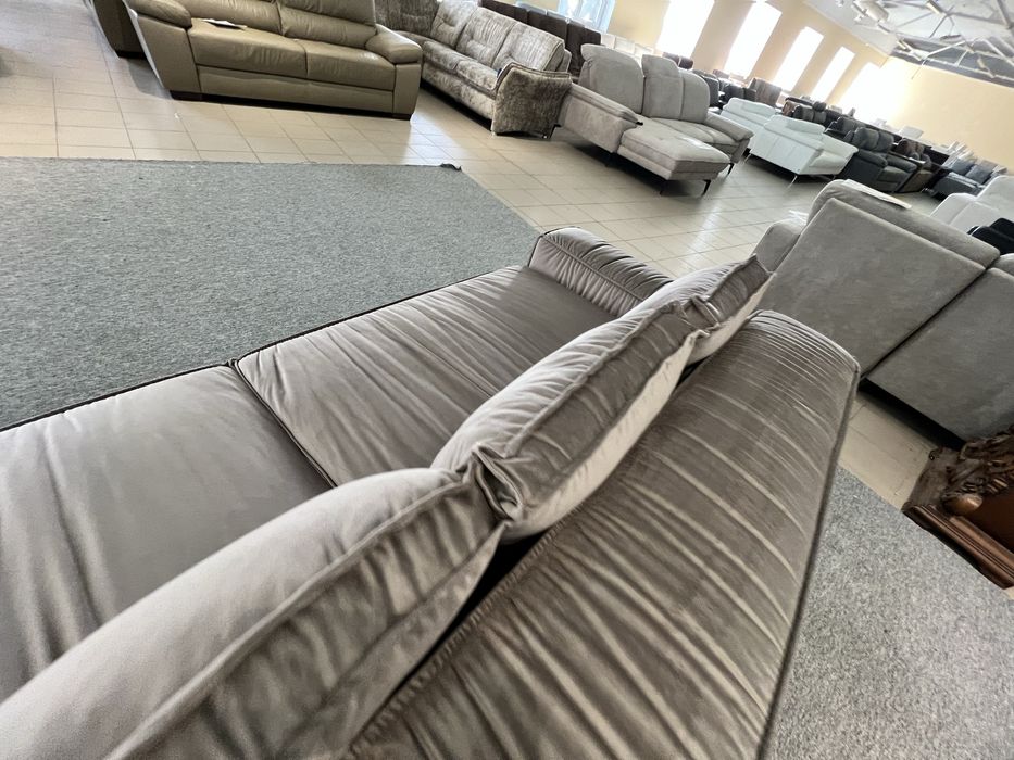 Новий розкладний прямий диван велюр