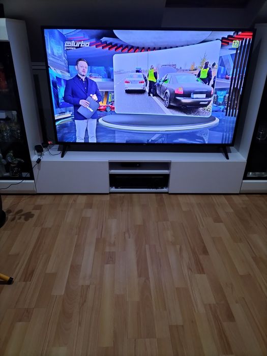 Sprzedam szafkę pod telewizor biały połysk szerokość 170 wysokość 30