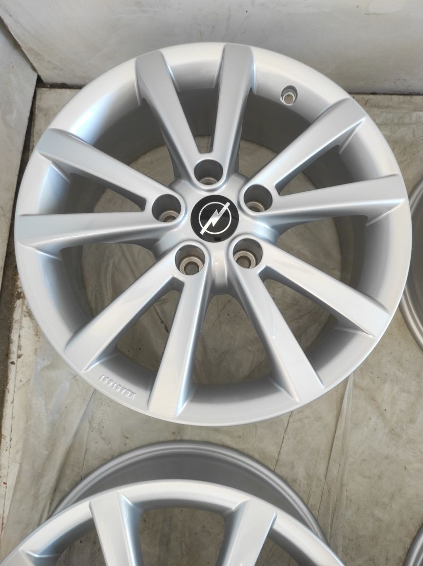 62 Felgi aluminiowe OPEL VIVARO II R 17 5x114,3 NOWE