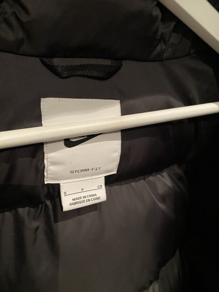 Пуховик nike storm fit