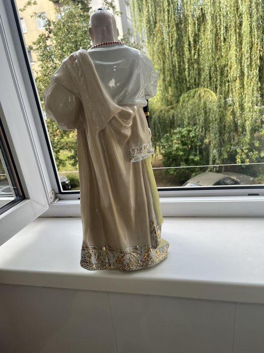 Фарфорова Статуетка