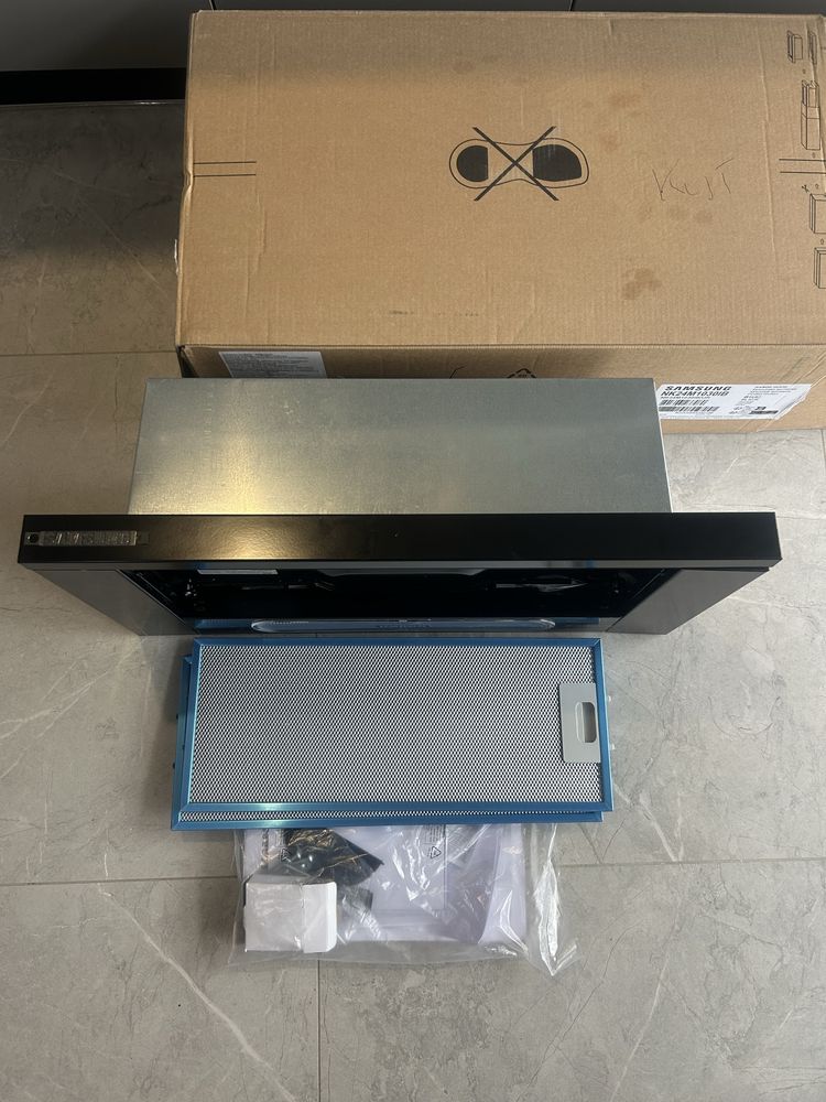 Витяжка Samsung NK24M1030IB нова
