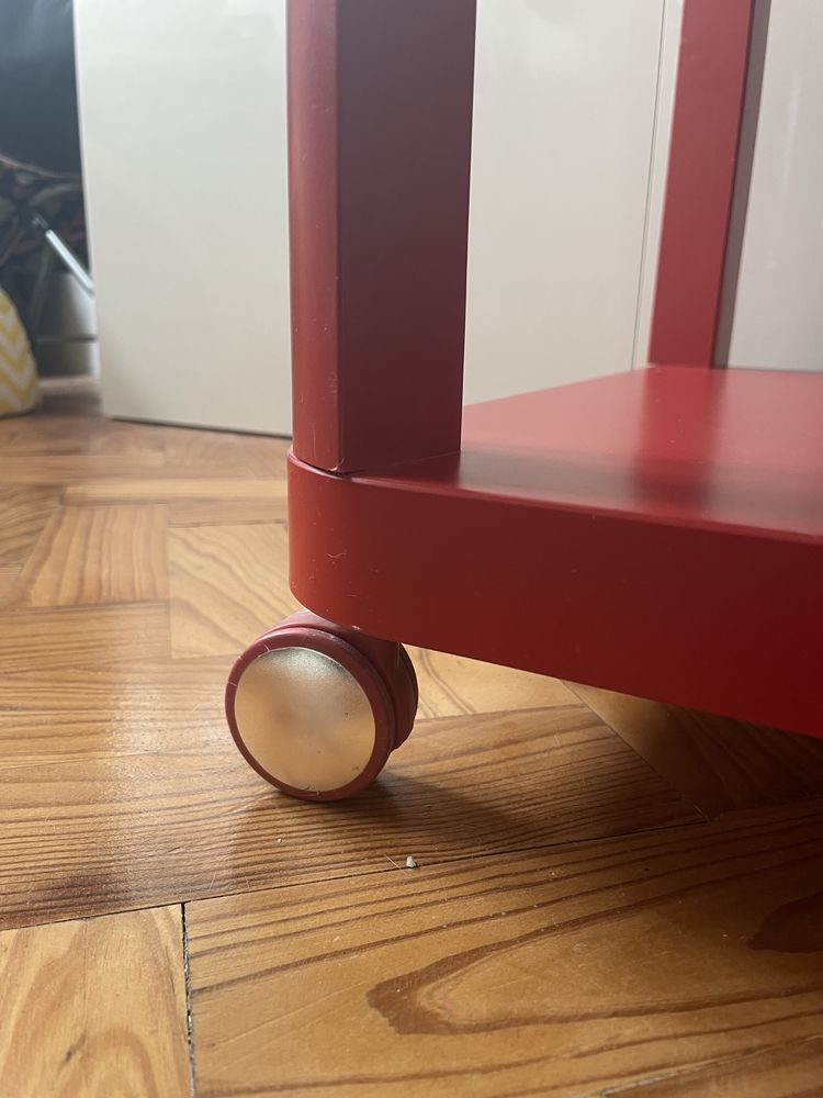 Mesa de apoio TINGBY IKEA vermelha