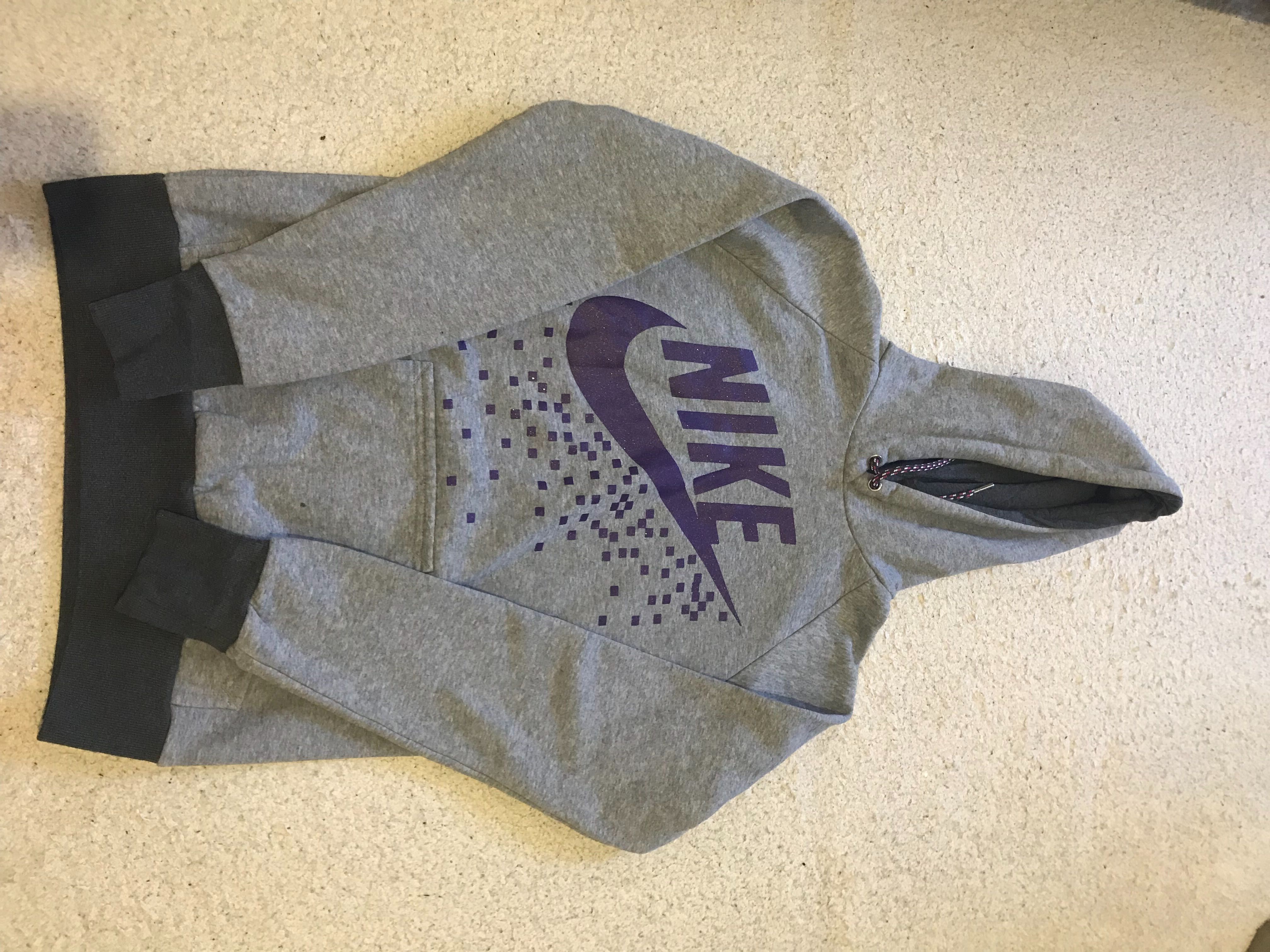 Продам женскую спортивную кофту Nike