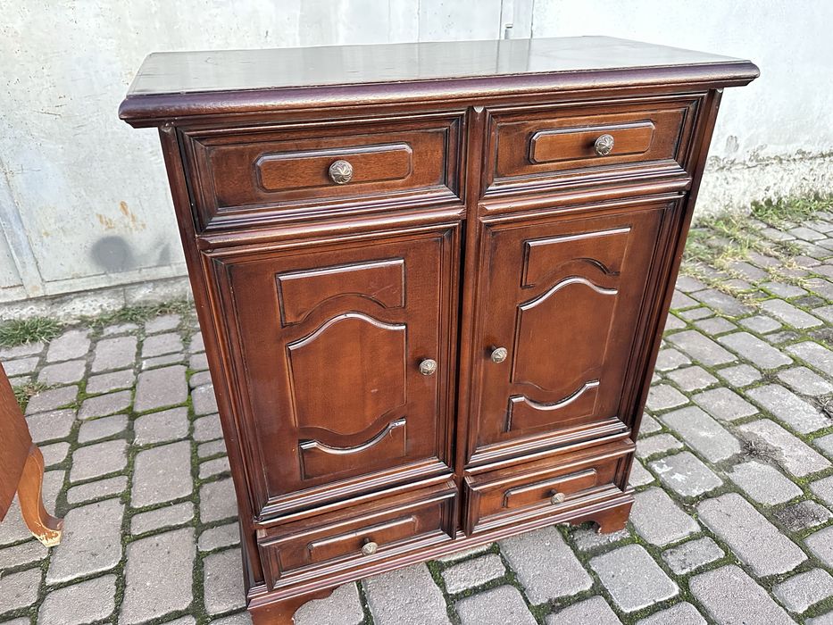 Комод. Приліжкові тумбочки