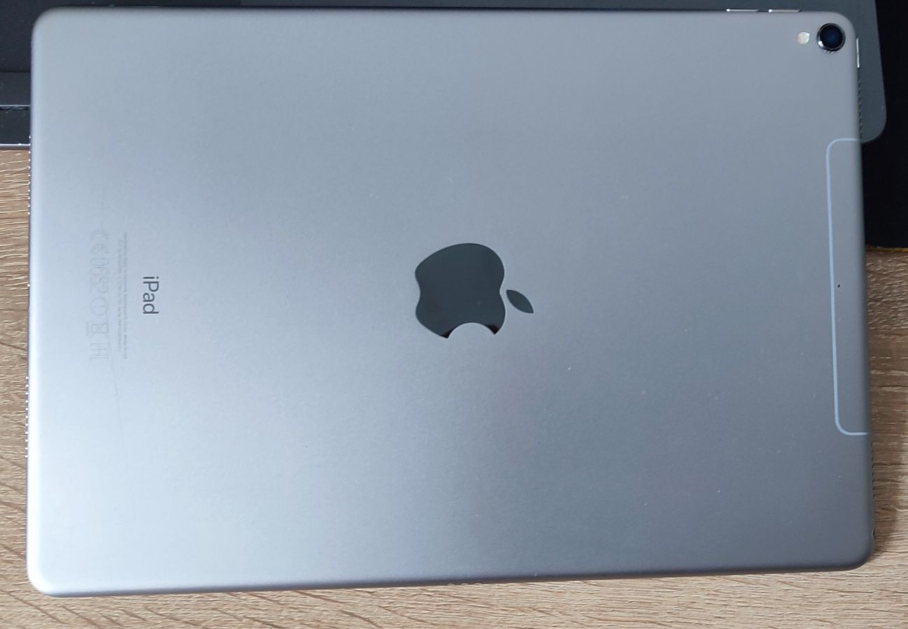 iPad pro 10,5 gen 2 + чорний чохол