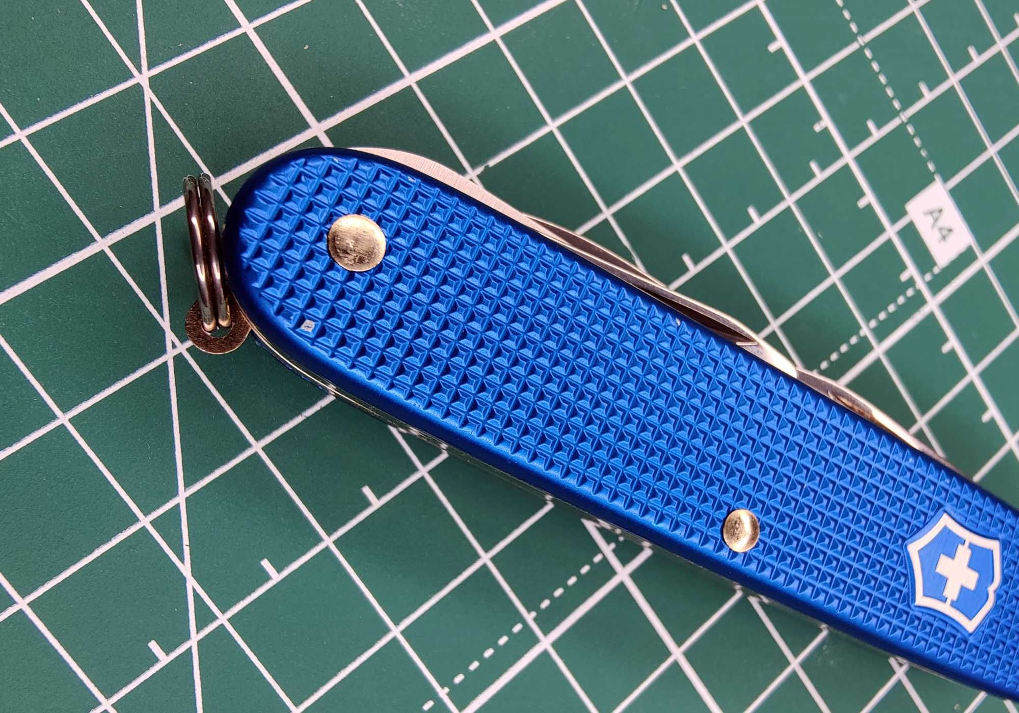 Мультітул ніж пила Victorinox Farmer Swiss Army Knife Blue Alox