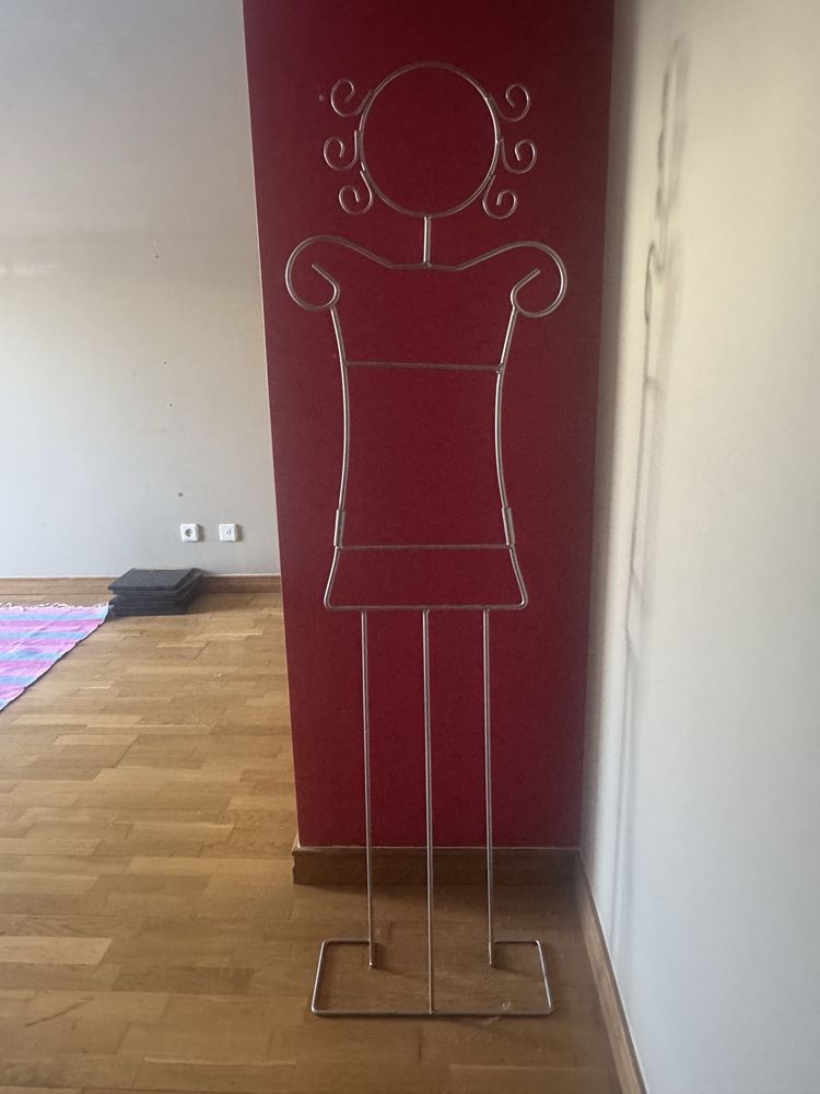 Cabide menina 150cm altura