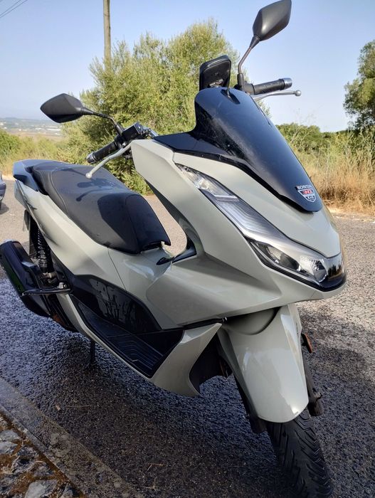 PCX 2023 em estado de nova