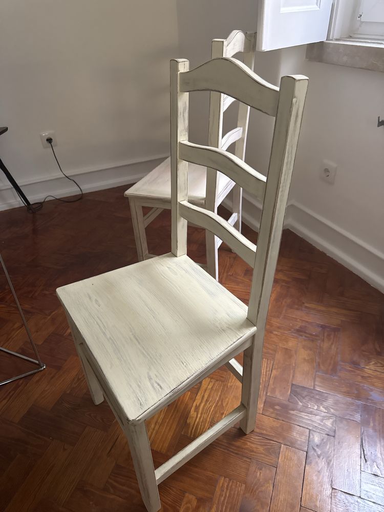 Vendo Mesa jantar oval com 6 cadeiras & Mesa de centro