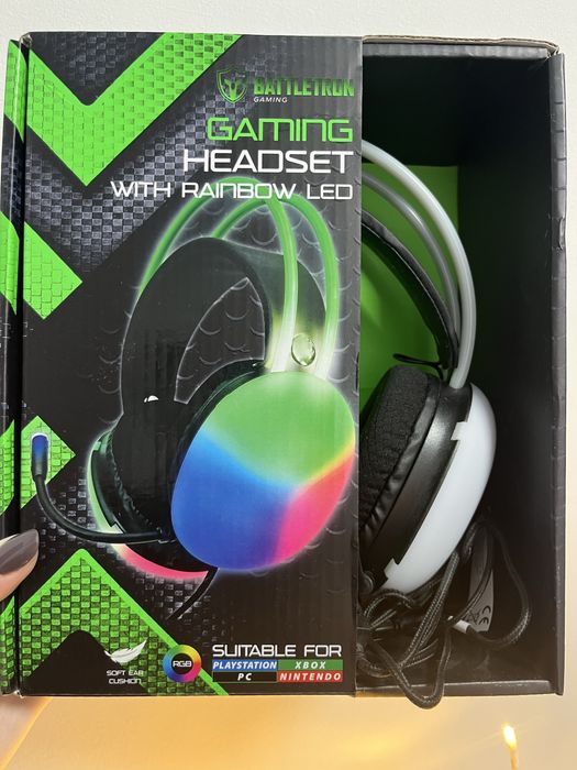 Навушники світяться