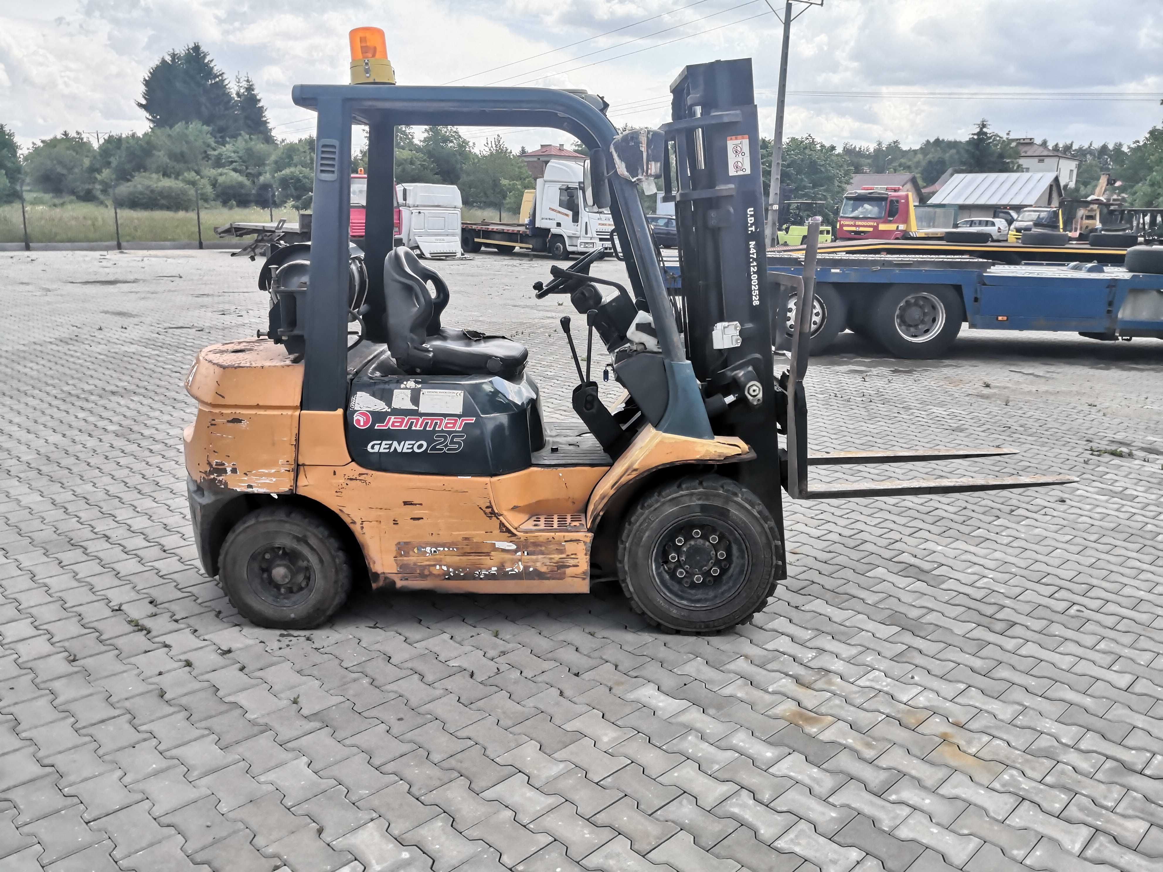 wózek widłowy TOYOTA 40-7FG25 Książka UDT możliwy dowóz widlak