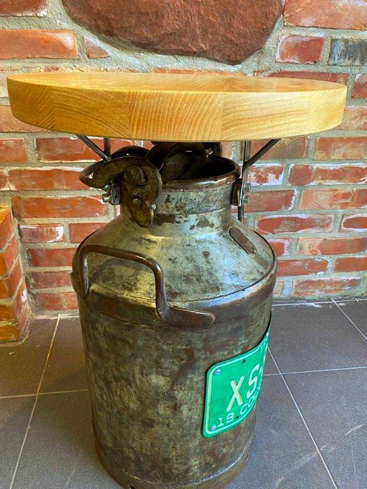 Stół kawowy, ekspozycyjny, antyk, industrialn