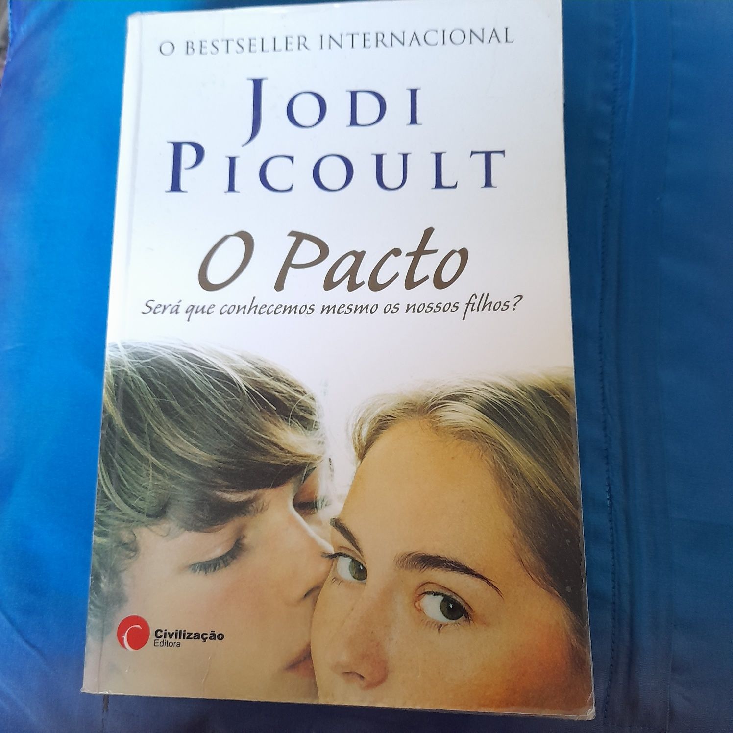 O Pacto de Jodi Picoult em bom estado.