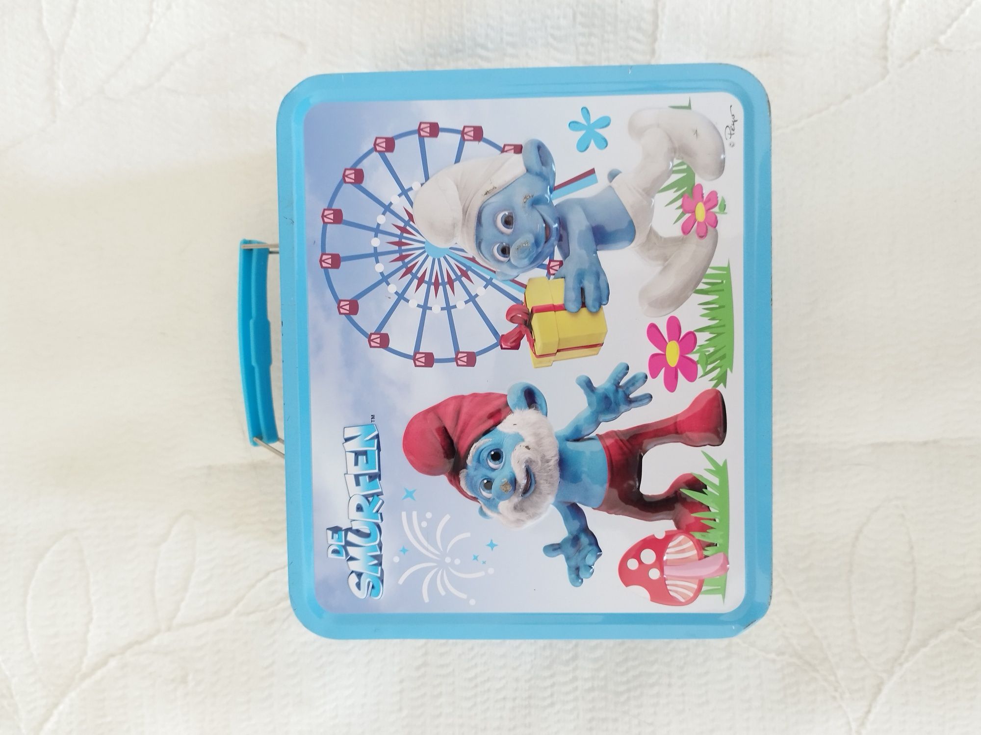 Caixa colecionável dos Smurfs.  mala metálica.  merendeira
