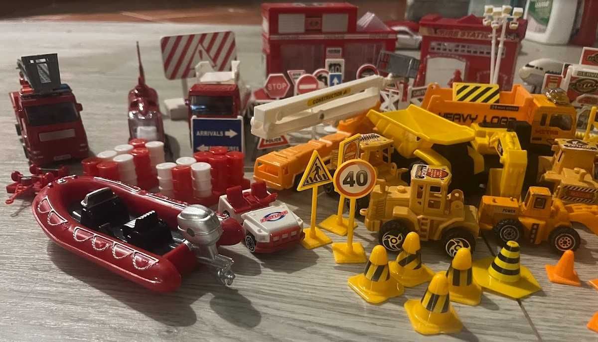 Lote brinquedos construção + emergência – 15 €