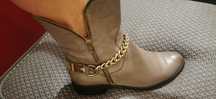 Buty że skóry naturalnej ze złotym łańcuchem r. 40