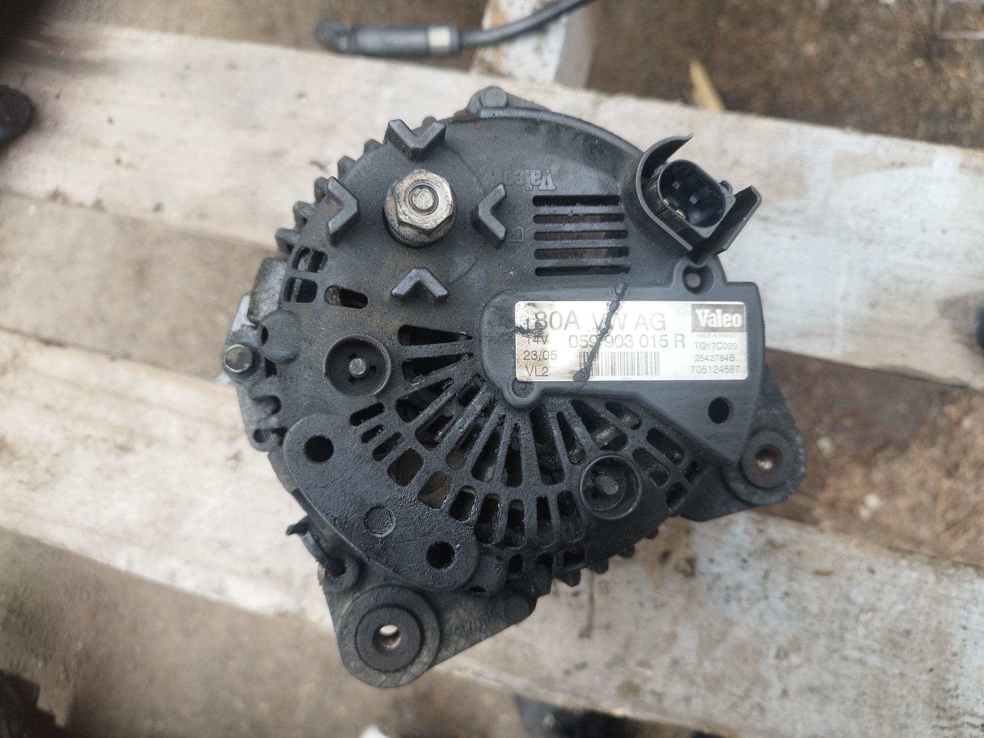 Audi A6 C6 alternator 2,7 3,0 TDI 180a