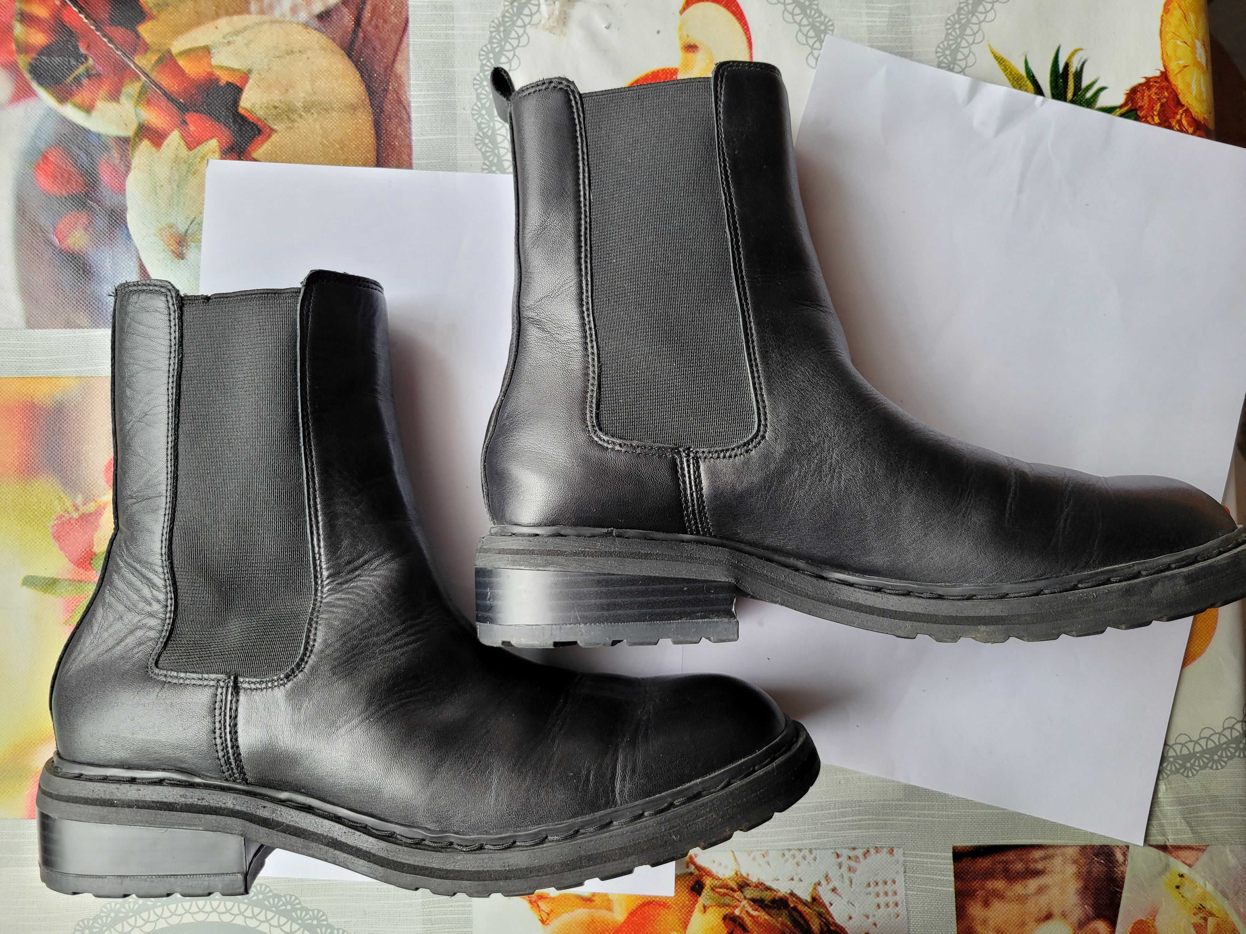 Sprzedam buty damskie Clarks r. 40 jak nowe. Nie Ecco, Martens, H&M.