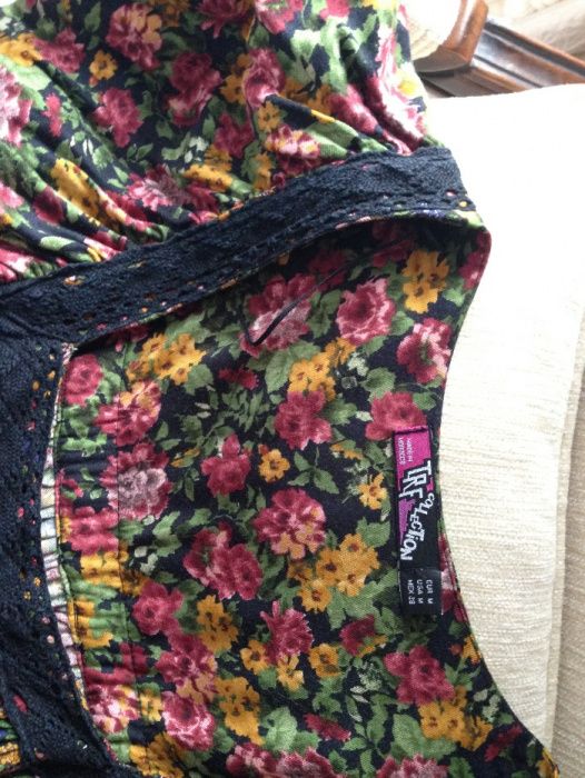 2 Vestidos de Verão (1 com Flores Zara e 1 de Ganga) e 1 saia Zara