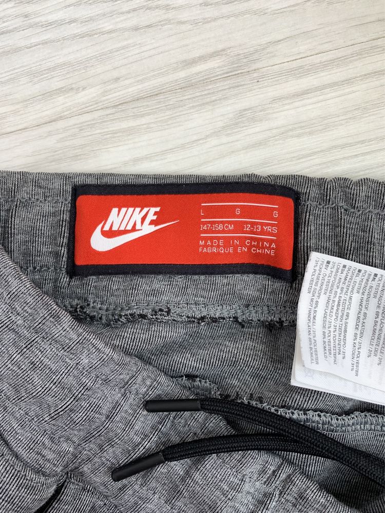 Оригінальні штани з дopoгиx колeкцій Найк Nike TECH FLEECE 12-13 років