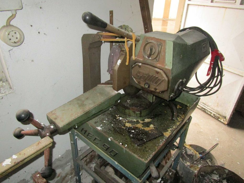 Máquina de cortar ferro