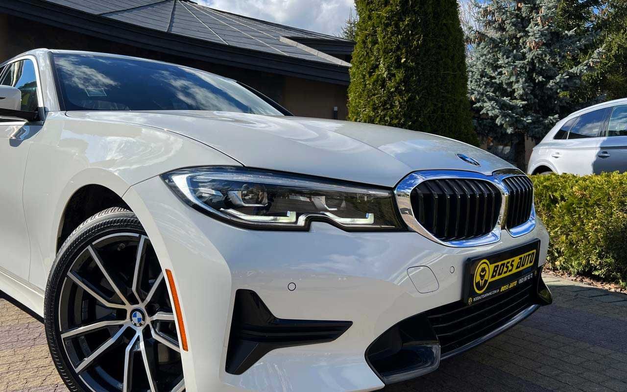 BMW 330 2019 року